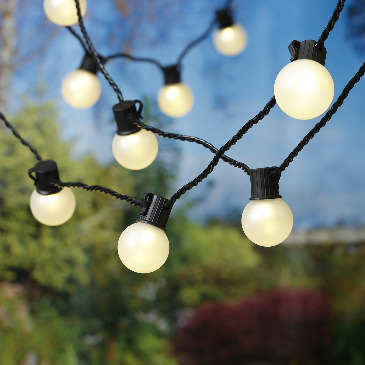 20-Count LED Frosted Globe Outdoor String Lights Y316