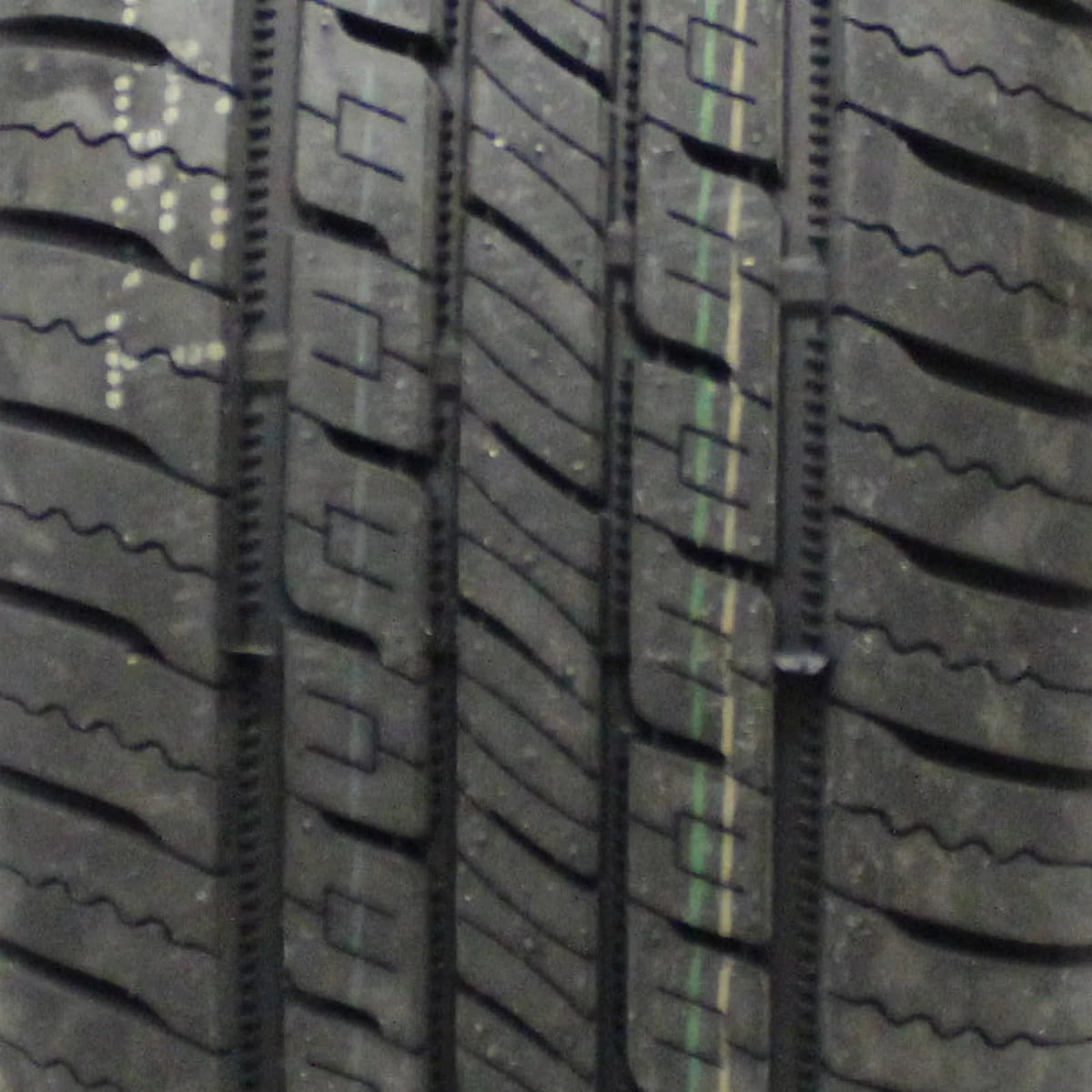 All Season 225/55R18 102V XL SUV/Crossover Tire Q479